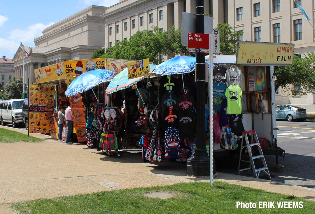 Sidewalk vendors near national Archive