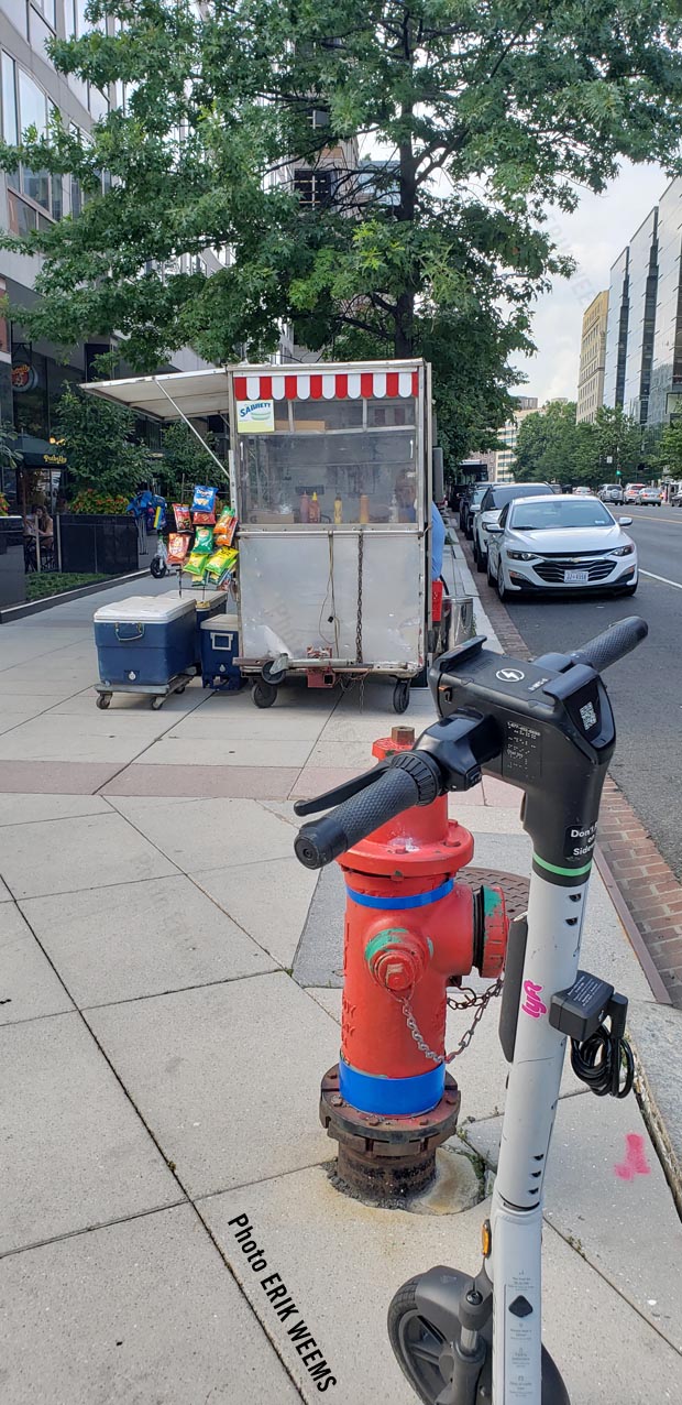 Food Kiosk stand at Pennsylvania Avenue and 17th Street