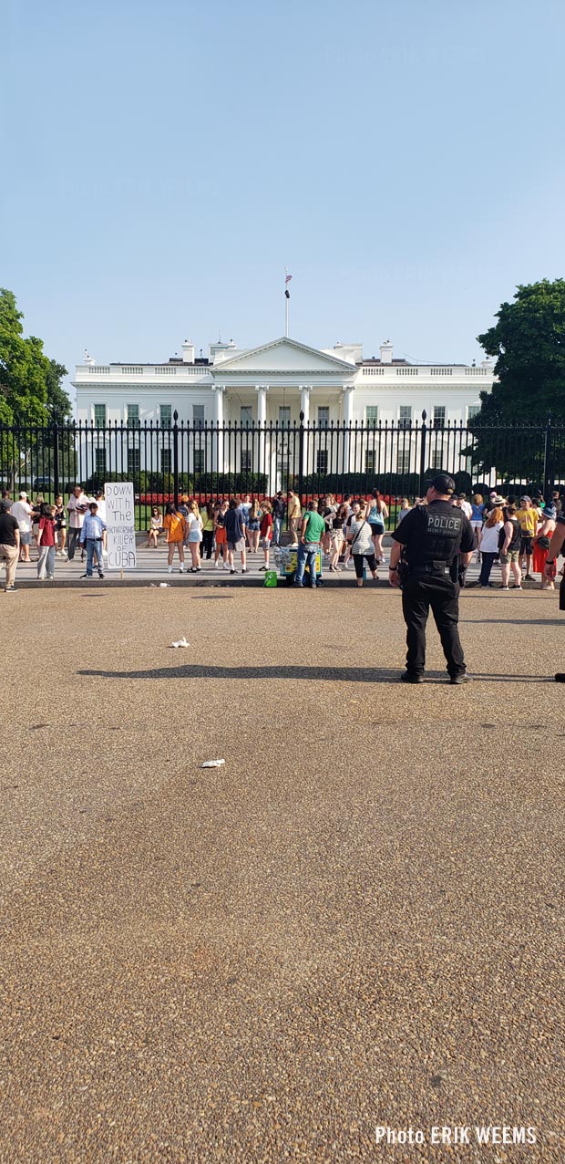 CLick photo to enlarge - The White House Tourists and Police The White House Tourists and Police