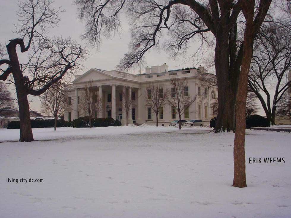 White House in snow - Washington DC