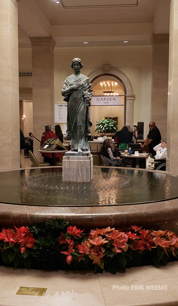 Cafe Statue - National Gallery of Art 